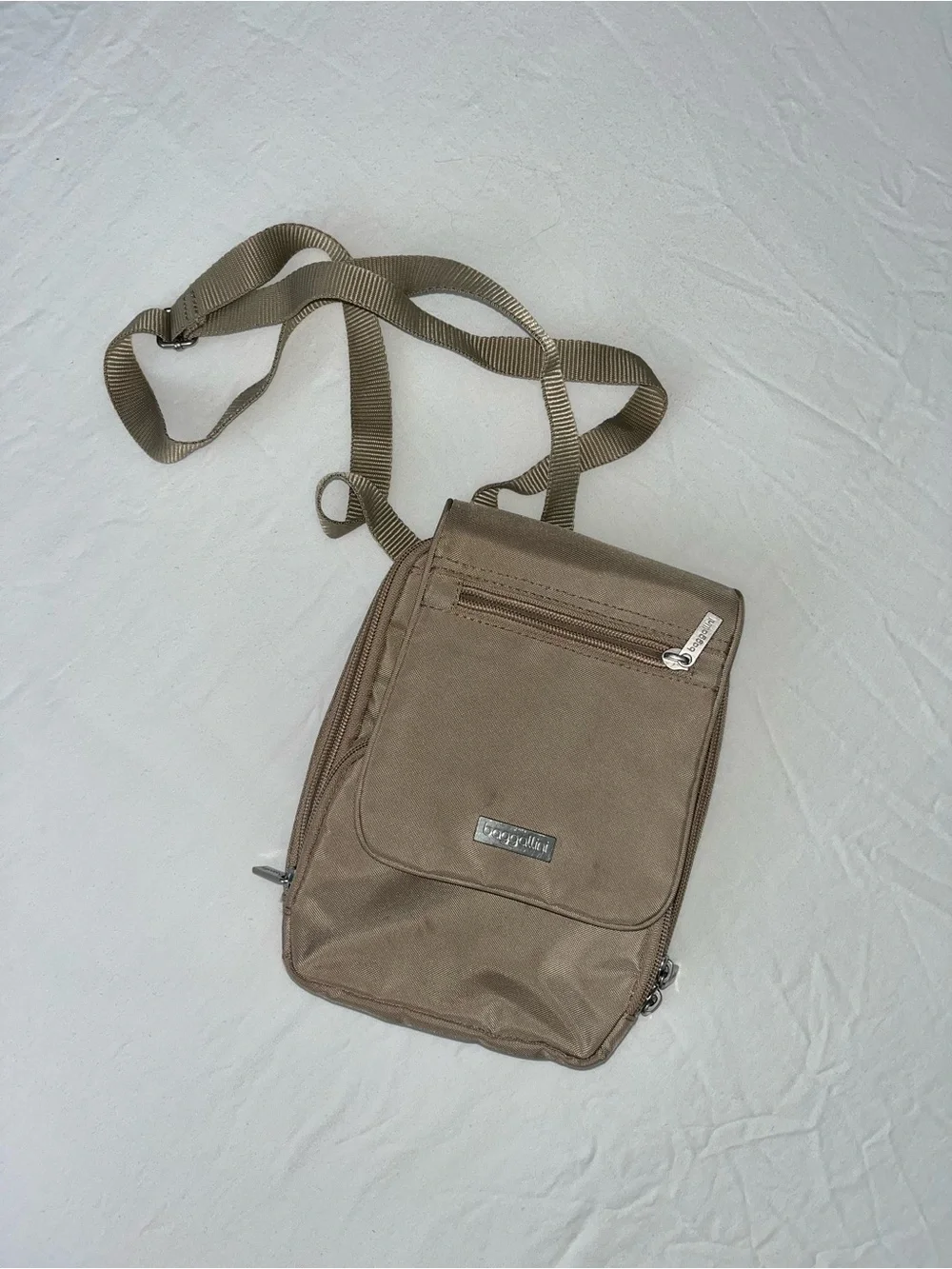 Baggallini Small Crossbody Messenger Bag in Taupe